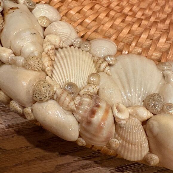 Pottery Barn Set of 4 Sea Shell Rimmed Rattan Charger Plates Beach Coastal 15” - Picture 4 of 8